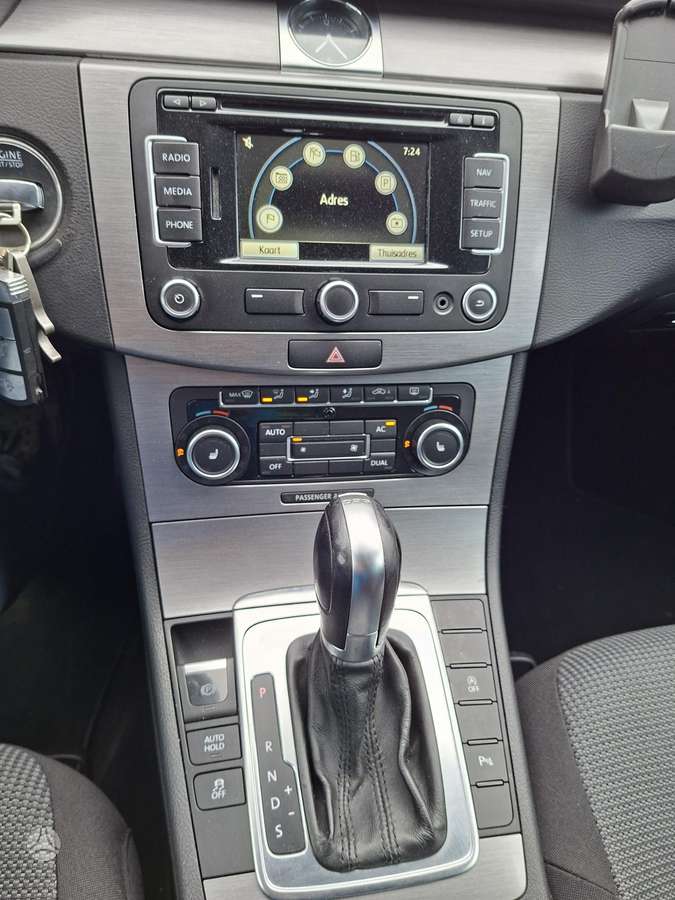 Volkswagen Passat 2011 — photo 7