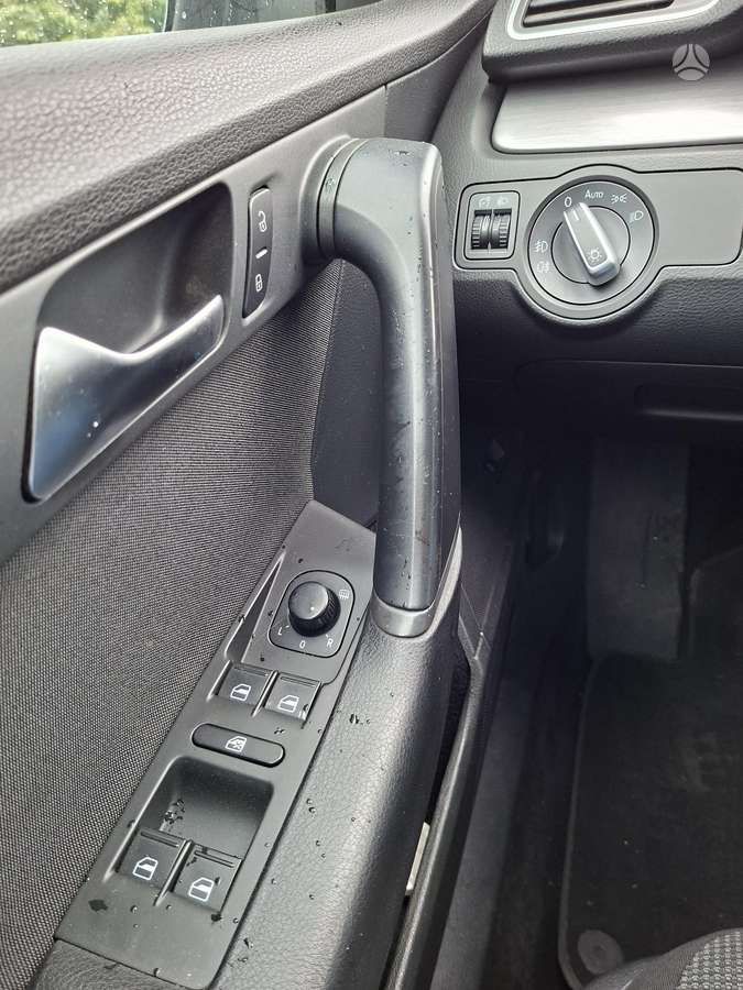 Volkswagen Passat 2011 — photo 8