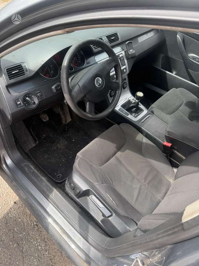 Volkswagen Passat 2006 — interior
