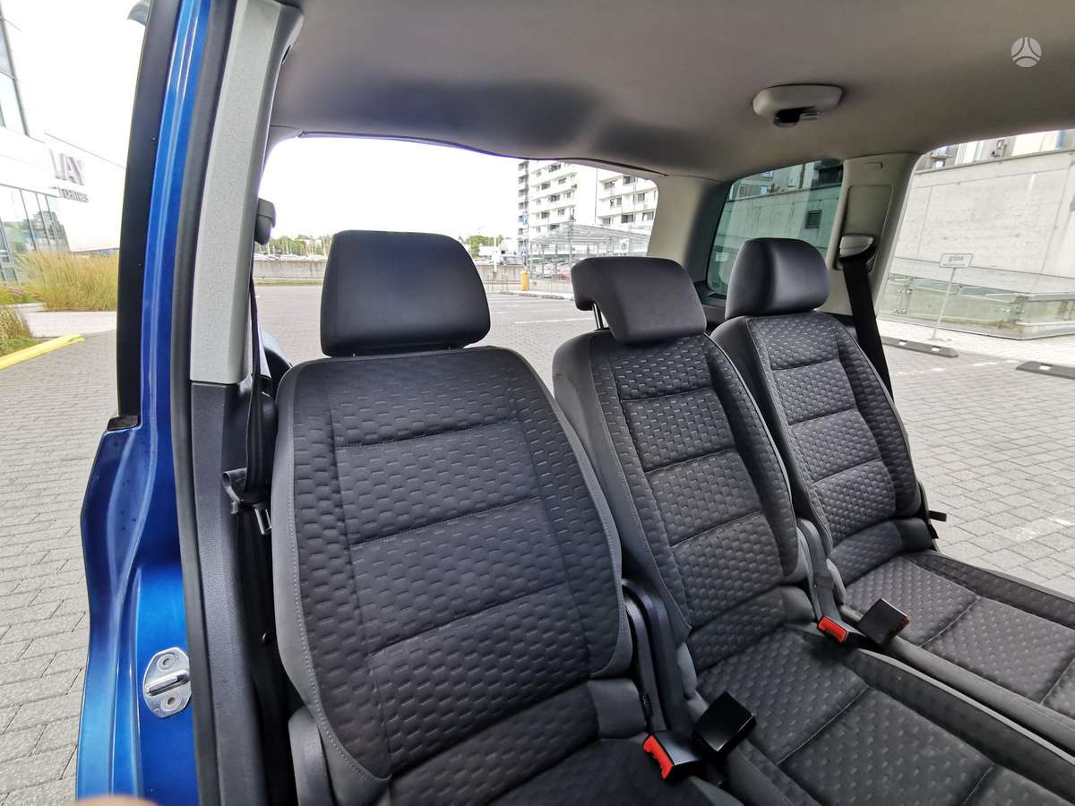 Volkswagen Touran 2009 — photo 20