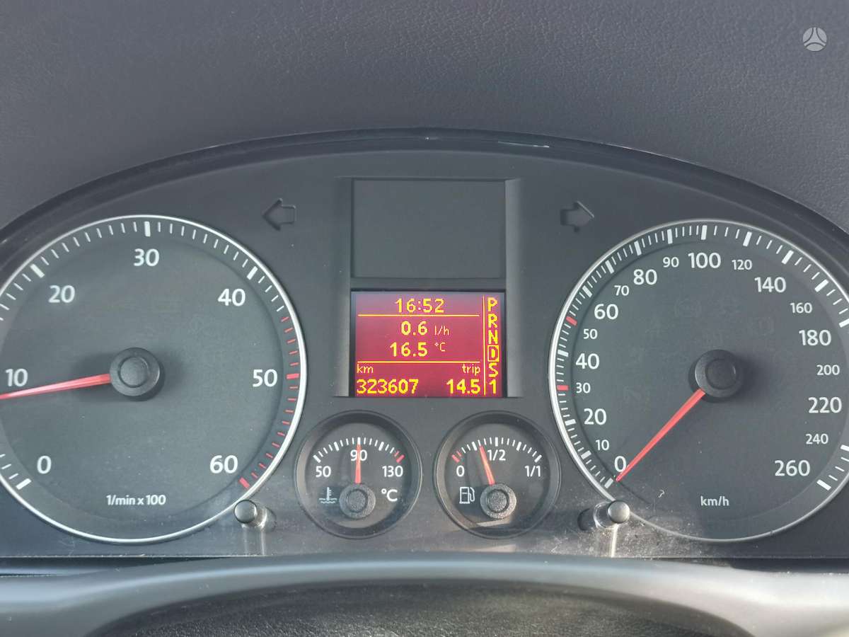 Volkswagen Touran 2009 — photo 21