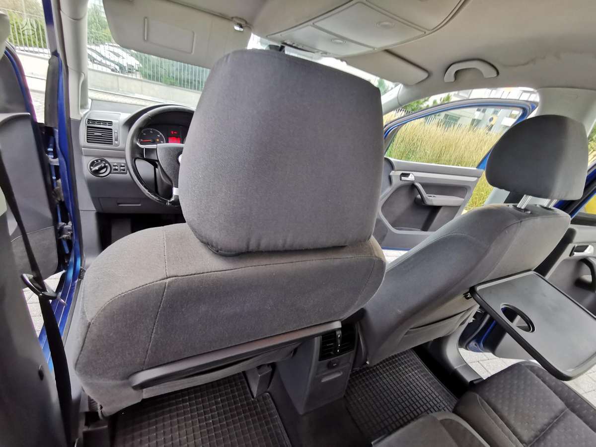 Volkswagen Touran 2009 — photo 24