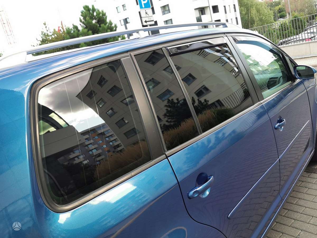 Volkswagen Touran 2009 — photo 25