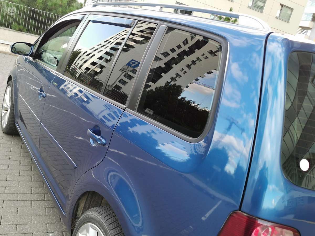 Volkswagen Touran 2009 — photo 26