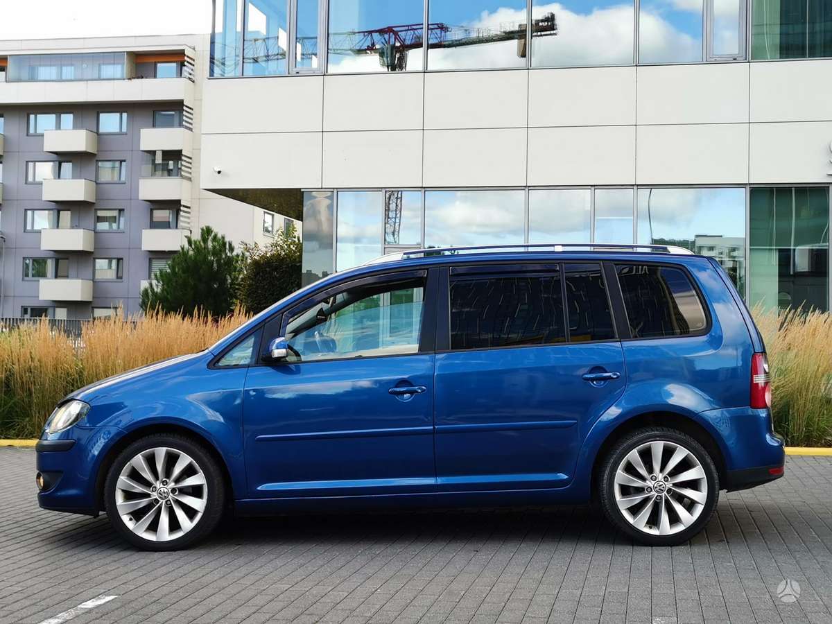 Volkswagen Touran 2009 — photo 9