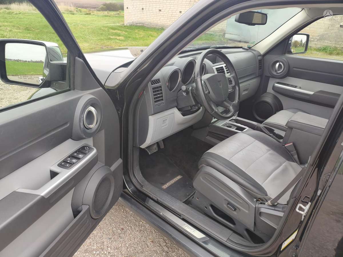 Dodge Nitro 2008 — photo 11