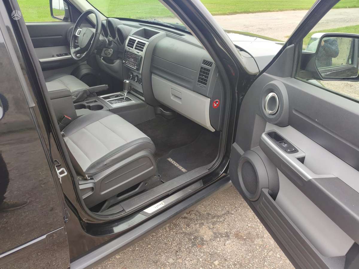 Dodge Nitro 2008 — photo 15