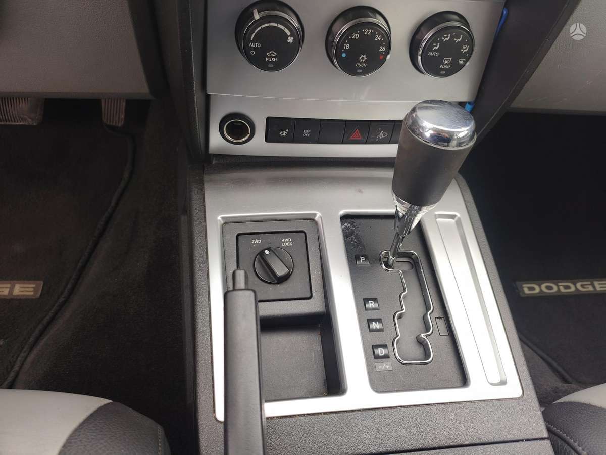 Dodge Nitro 2008 — photo 18