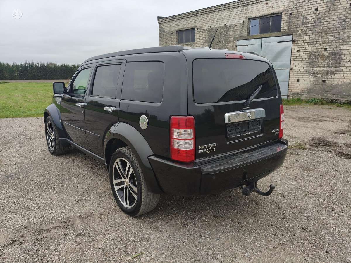 Dodge Nitro 2008 — photo 8