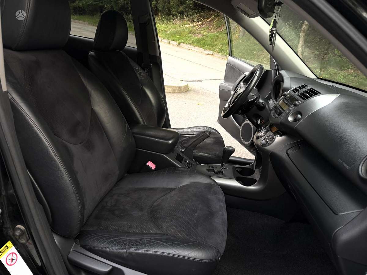 Toyota RAV4 2010 — photo 10