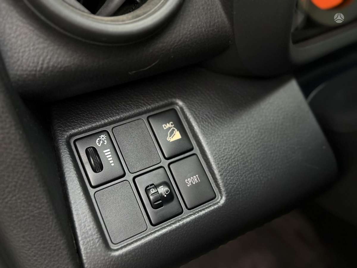 Toyota RAV4 2010 — photo 15