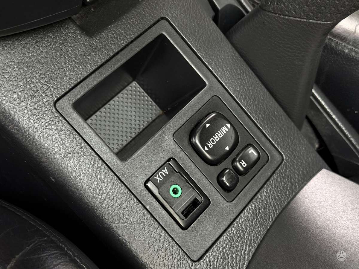 Toyota RAV4 2010 — photo 17