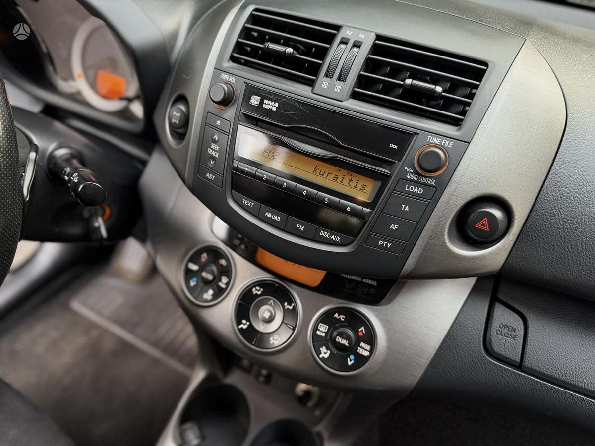 Toyota RAV4 2010 — photo 18