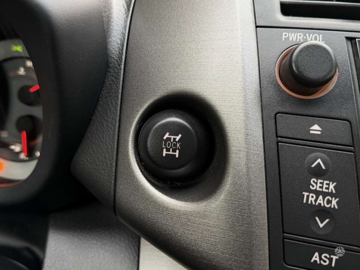 Toyota RAV4 2010 — photo 20