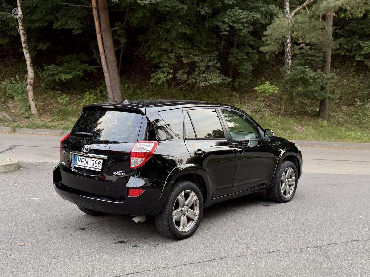 Toyota RAV4 2010 — engine 2200 cm³, 150 HP (110kW)