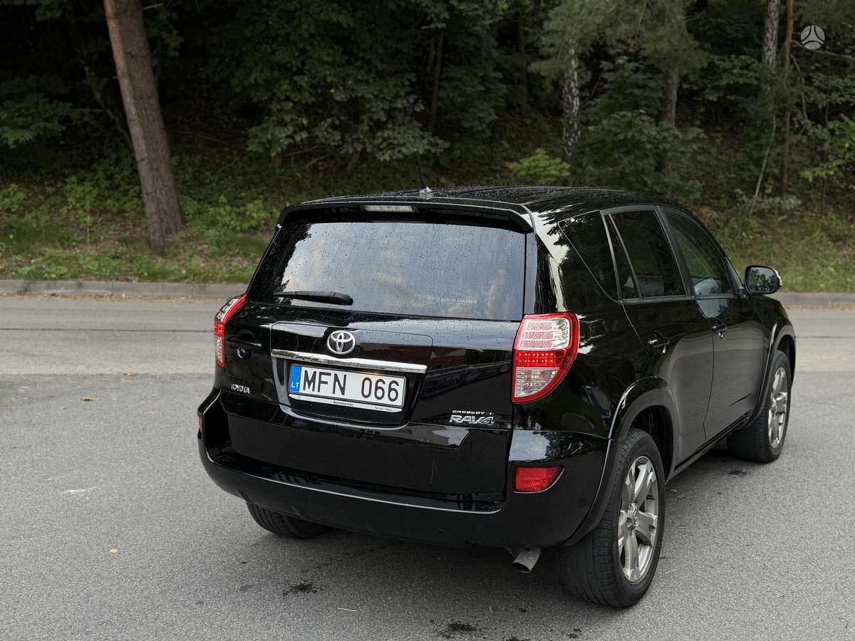 Toyota RAV4 2010 — photo 5