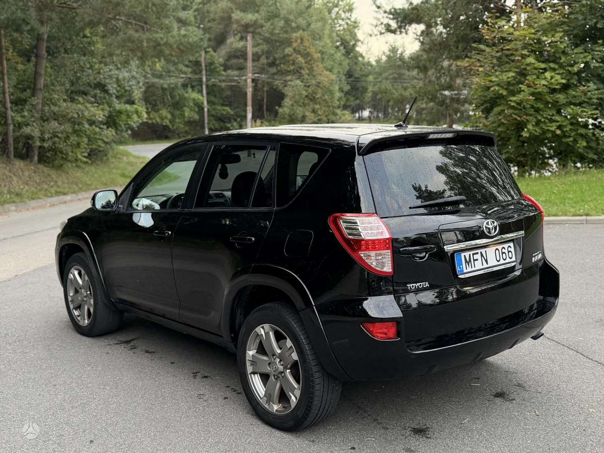 Toyota RAV4 2010 — photo 6