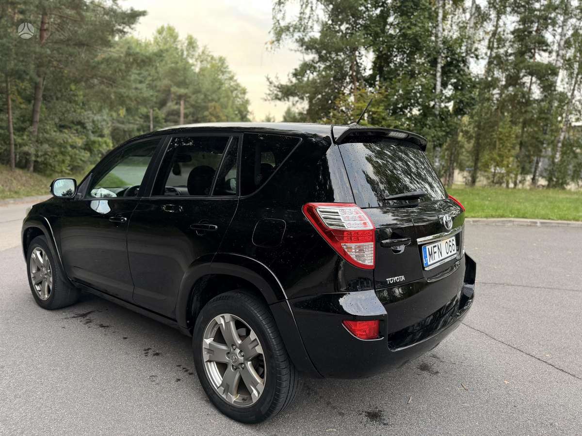 Toyota RAV4 2010 — photo 7
