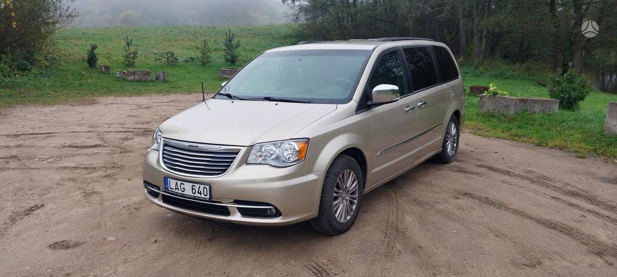 Chrysler Town 2013 — interior