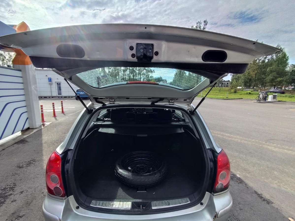 Toyota Avensis 2009 — photo 10