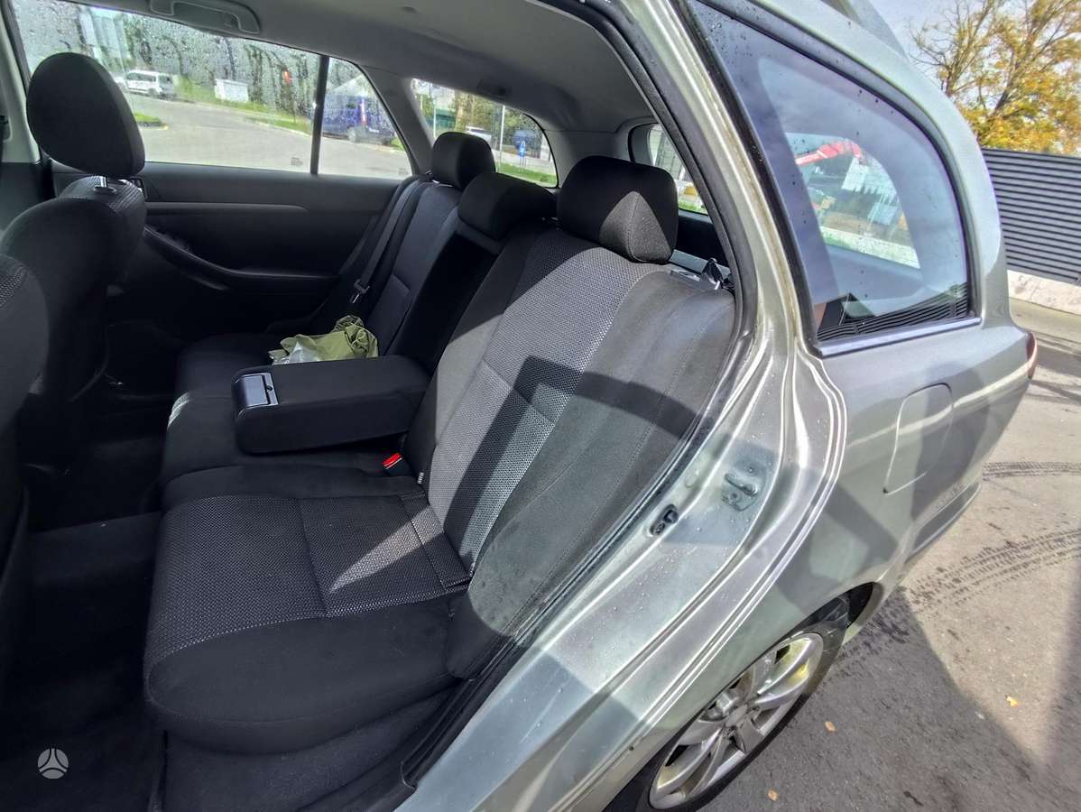 Toyota Avensis 2009 — photo 11