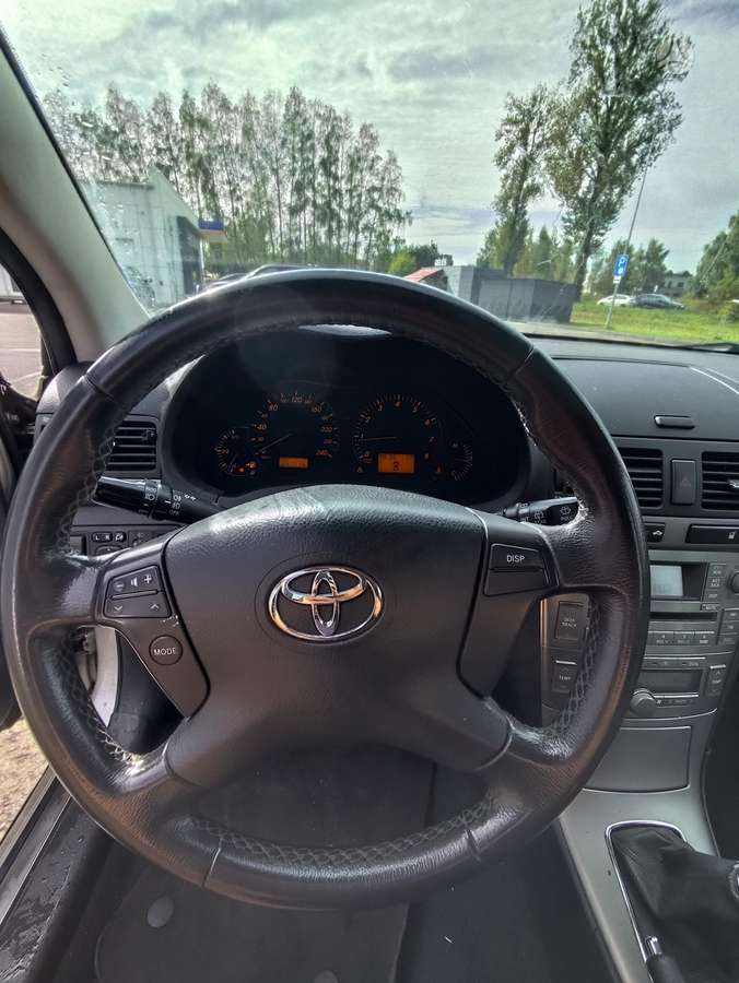 Toyota Avensis 2009 — photo 12