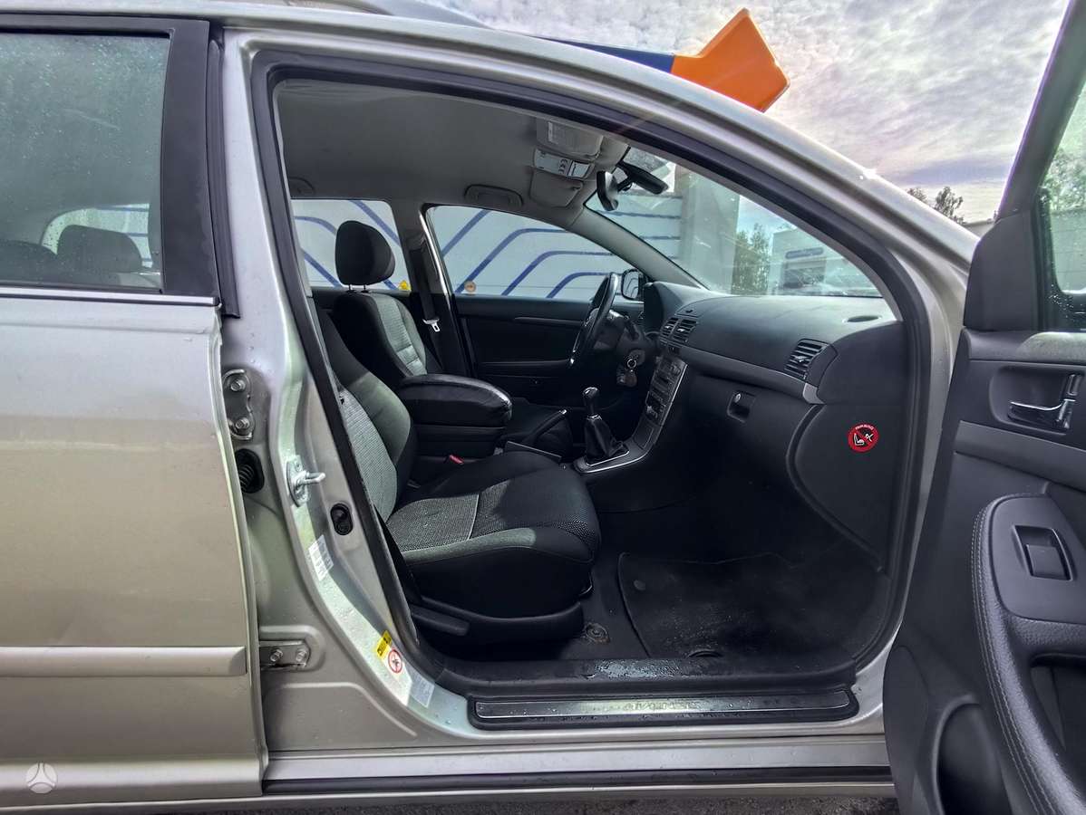 Toyota Avensis 2009 — photo 13