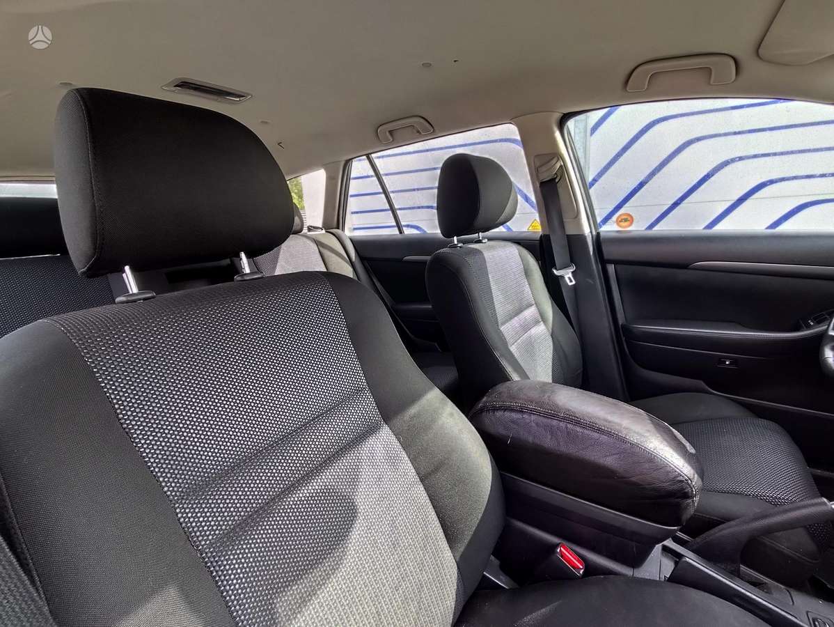 Toyota Avensis 2009 — photo 14