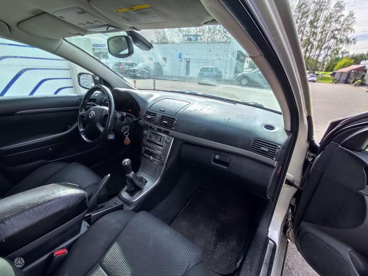 Toyota Avensis 2009 — photo 15