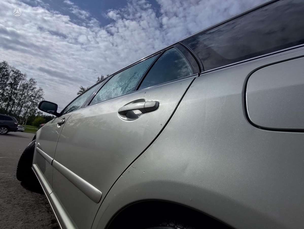 Toyota Avensis 2009 — photo 7