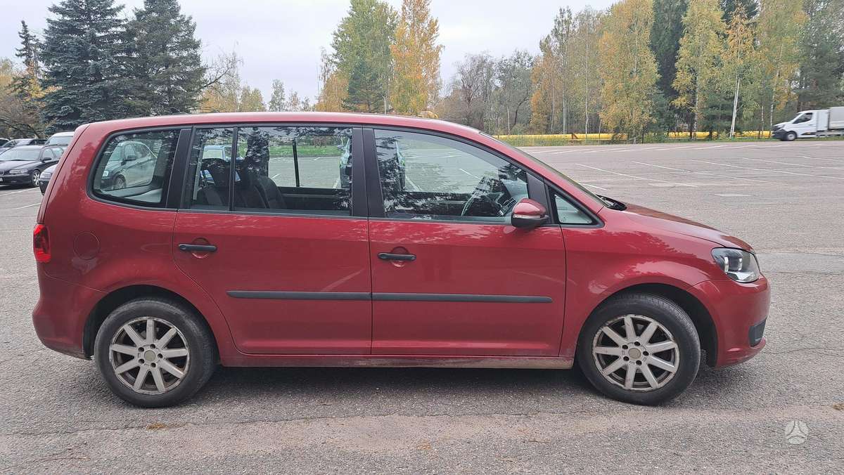 Volkswagen Touran 2014 — rear view