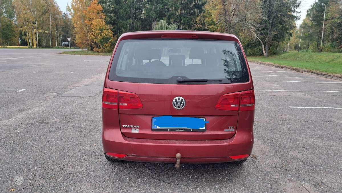 Volkswagen Touran 2014 — interior