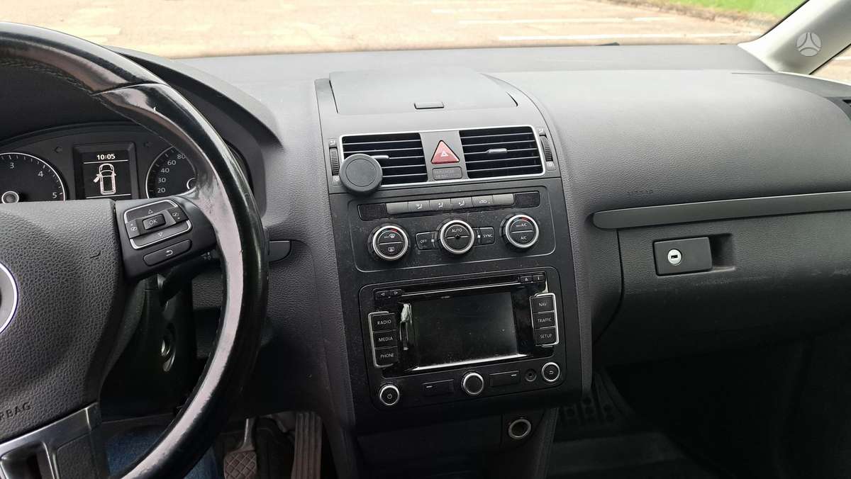 Volkswagen Touran 2014 — photo 6