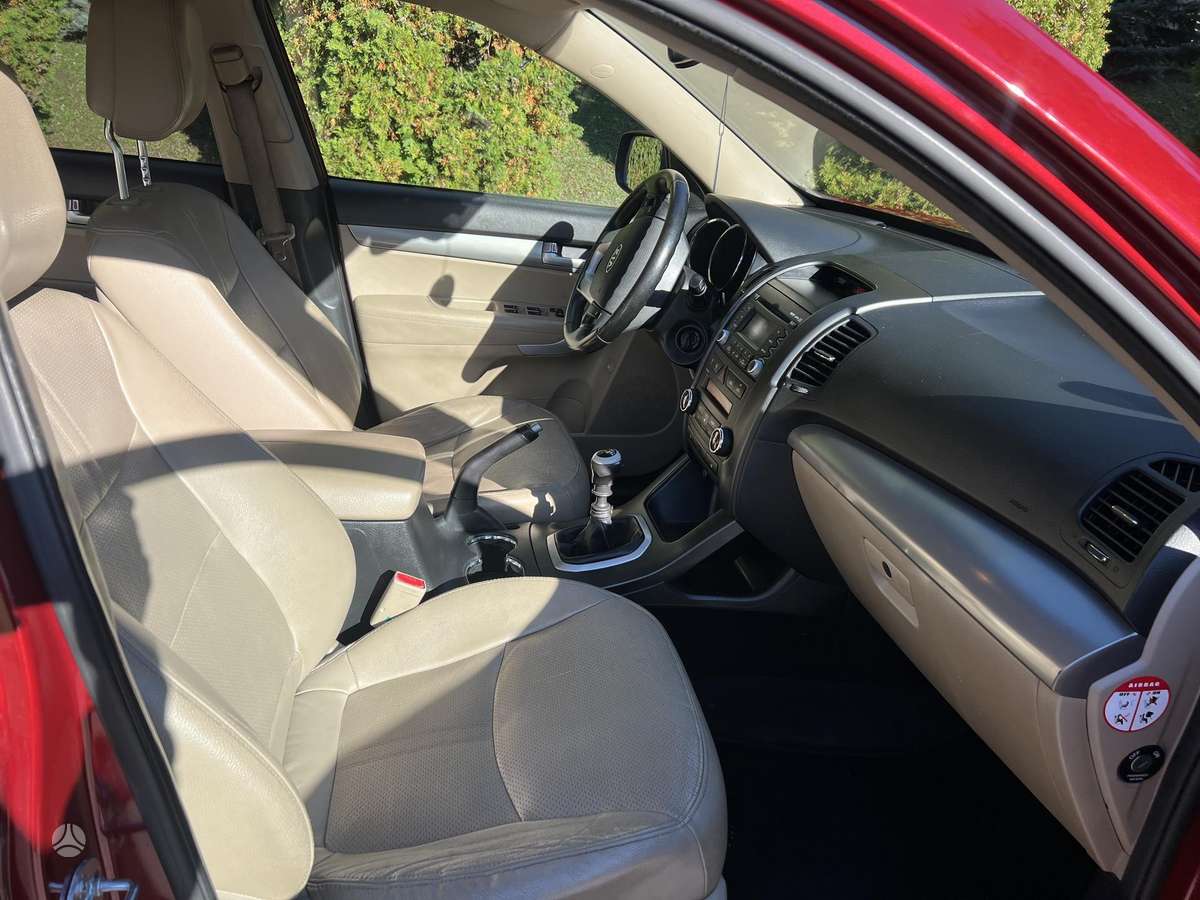 Kia Sorento 2010 — photo 11