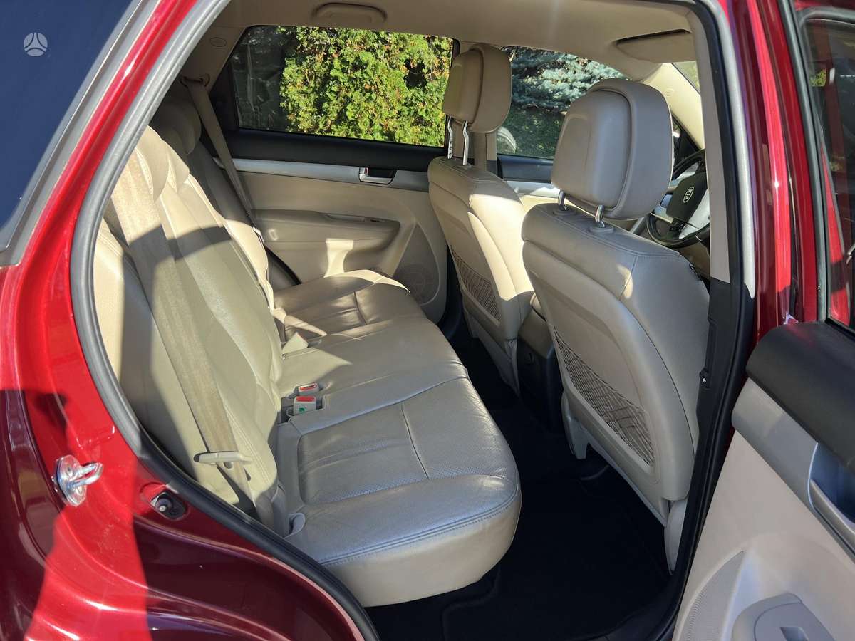Kia Sorento 2010 — photo 12