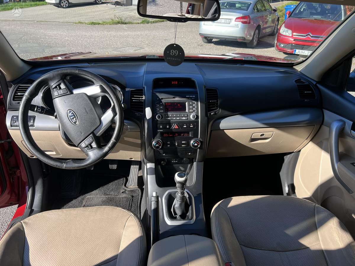 Kia Sorento 2010 — photo 16