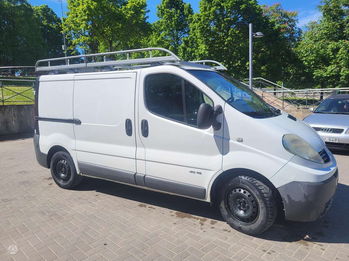 Renault Trafic 2010 — interior