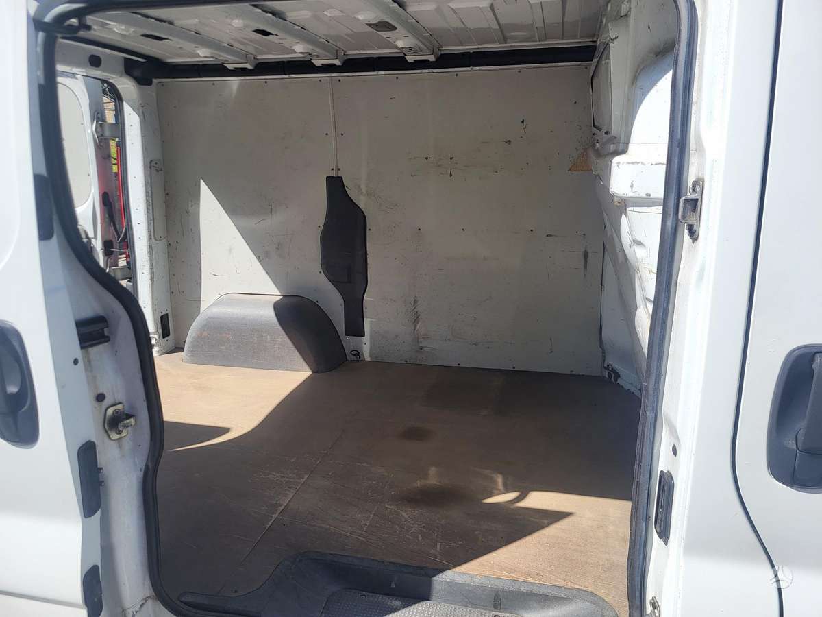 Renault Trafic 2010 — engine 1995 cm³, 114 HP (84kW)