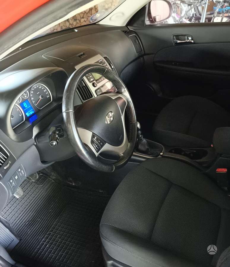 Hyundai i30 2009 — photo 7