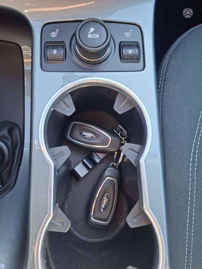 Ford C-MAX 2015 — фото 9