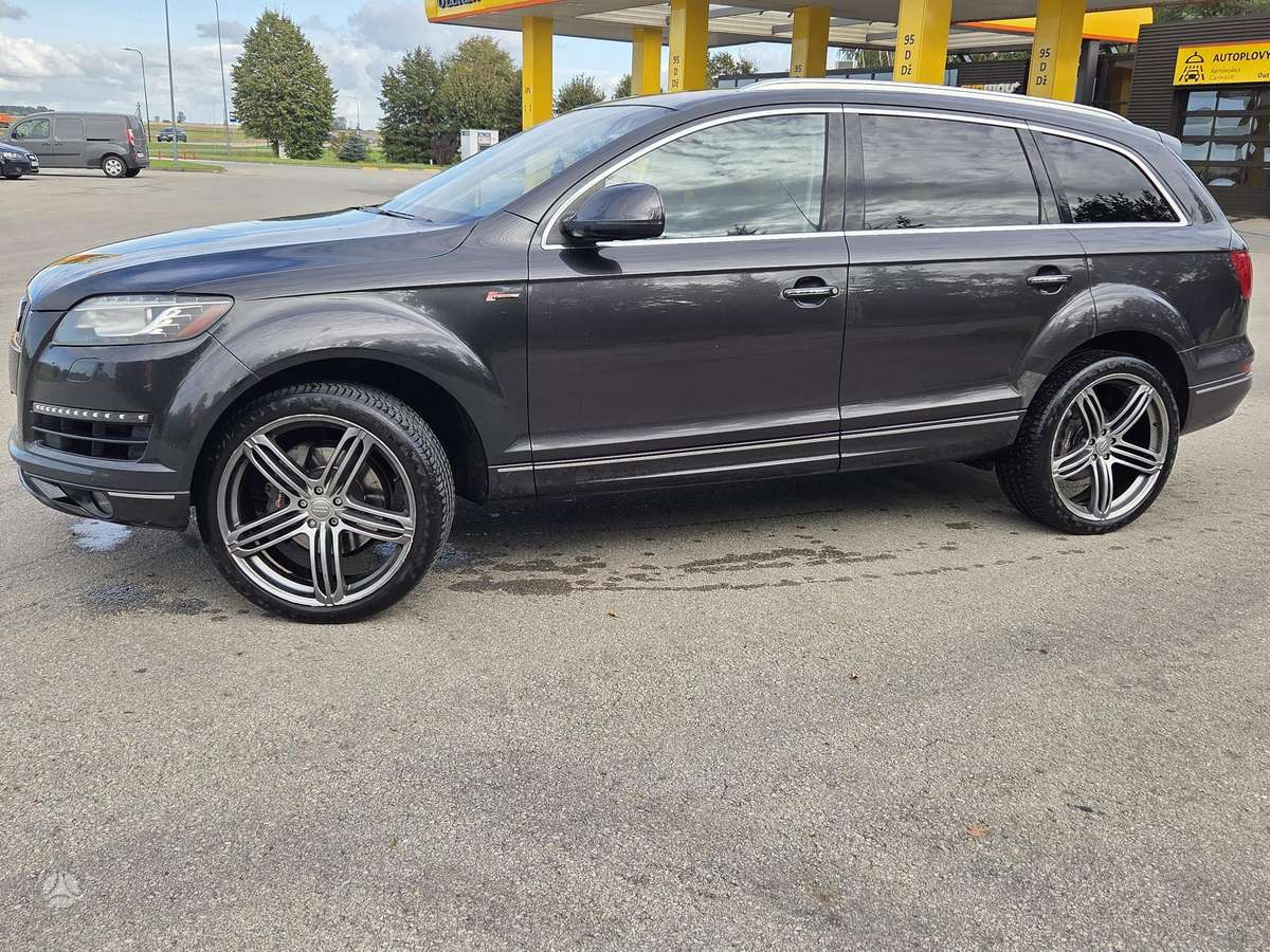 Audi Q7 2012 — вигляд ззаду