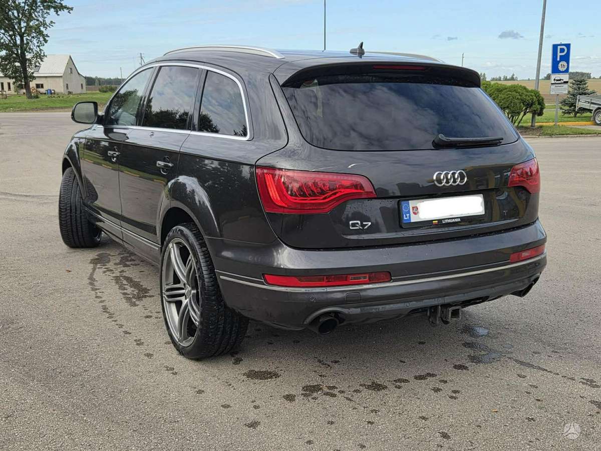 Audi Q7 2012 — салон
