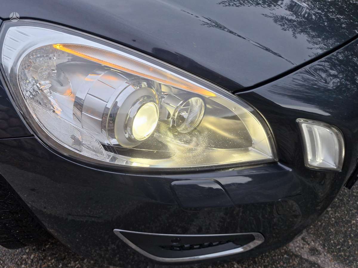 Volvo V60 2012 — photo 11