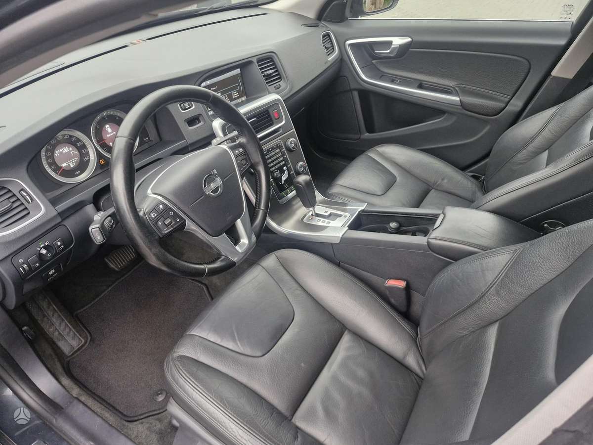 Volvo V60 2012 — photo 12