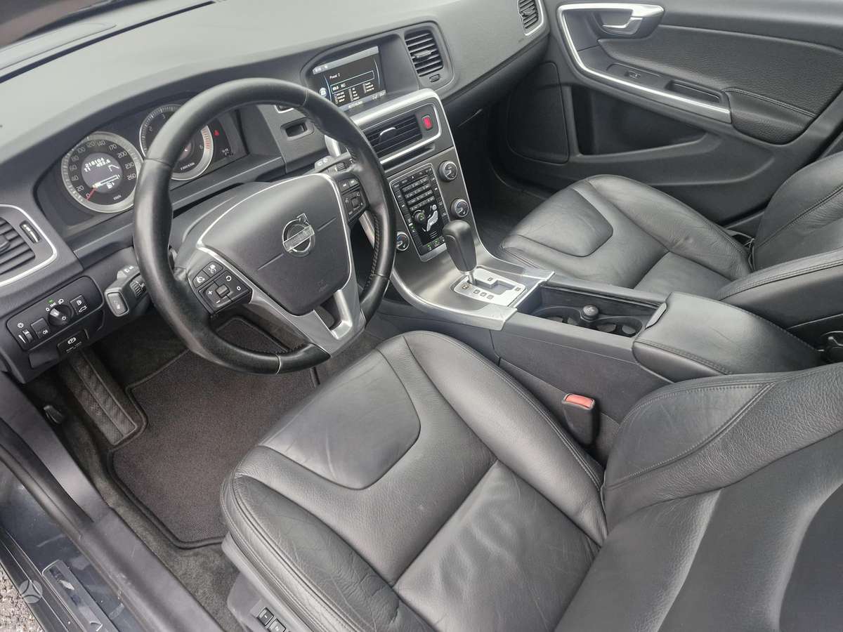 Volvo V60 2012 — photo 13