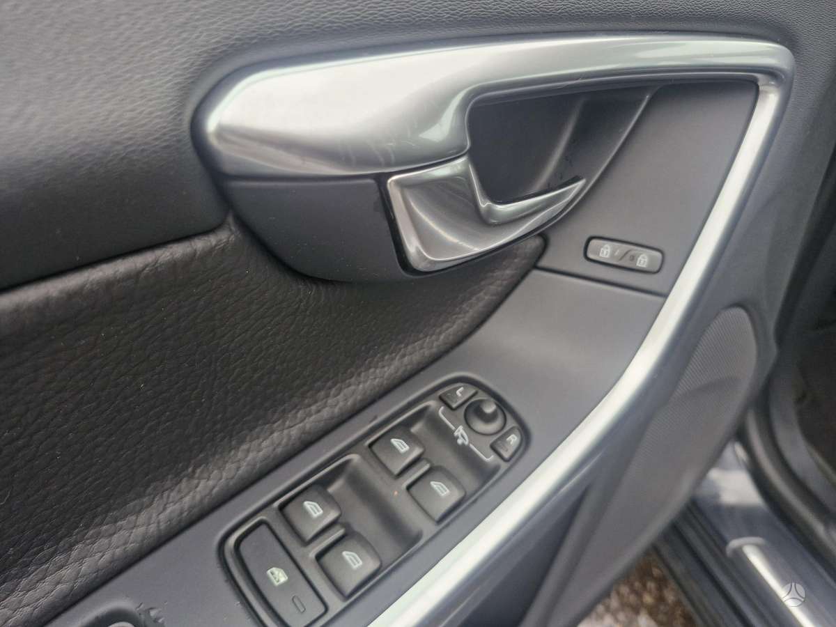 Volvo V60 2012 — photo 14