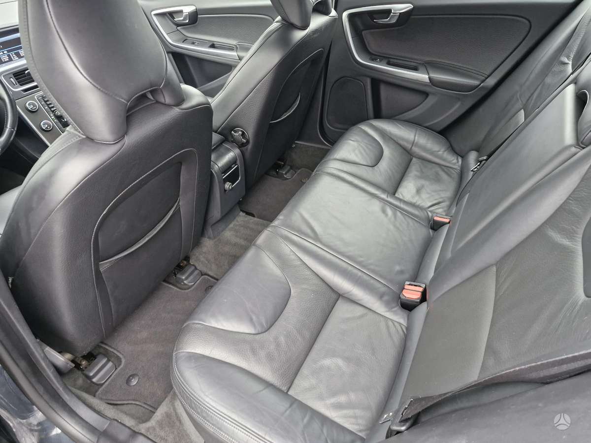 Volvo V60 2012 — photo 15