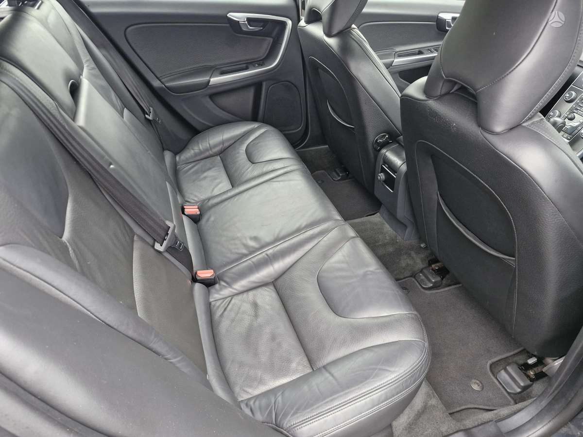 Volvo V60 2012 — photo 17