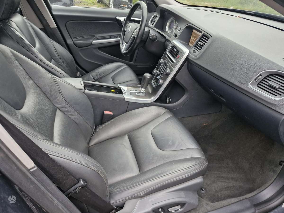 Volvo V60 2012 — photo 19