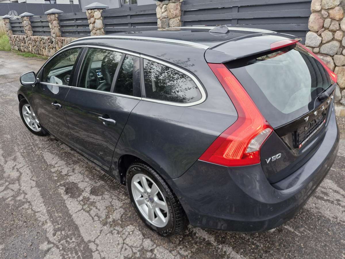 Volvo V60 2012 — rear view